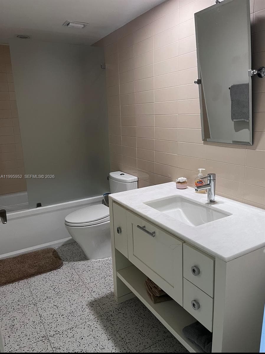 881 Ocean Dr 18B photo 16