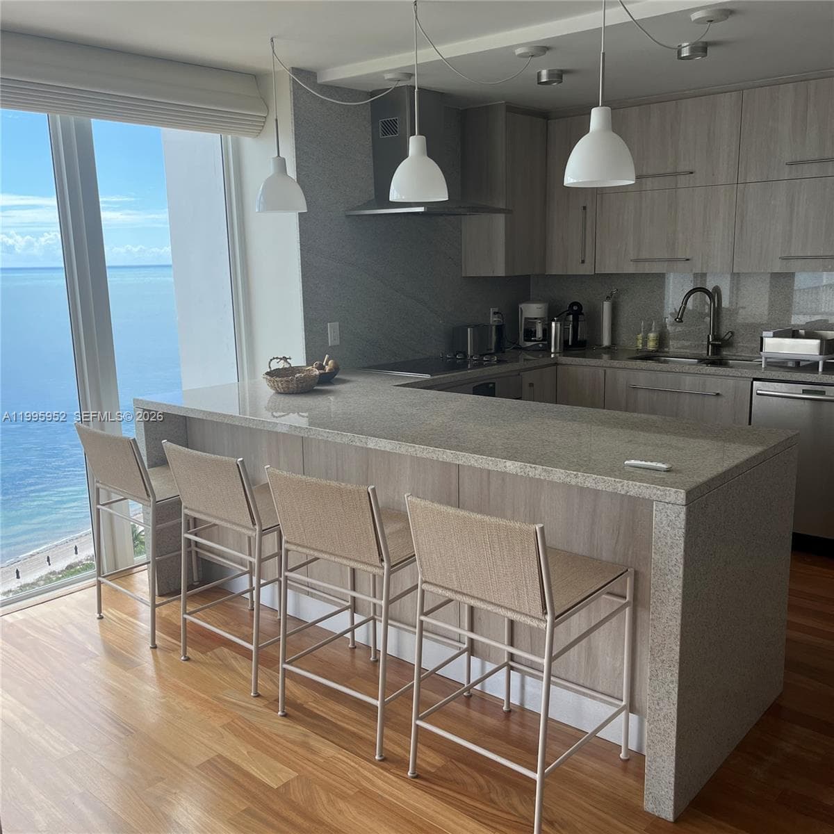 881 Ocean Dr 18B photo 3