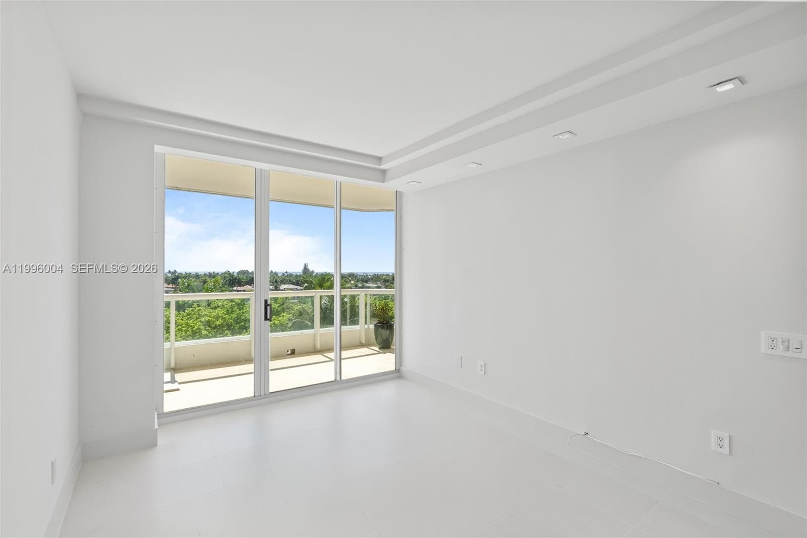 21150 Point Pl 701 photo 23