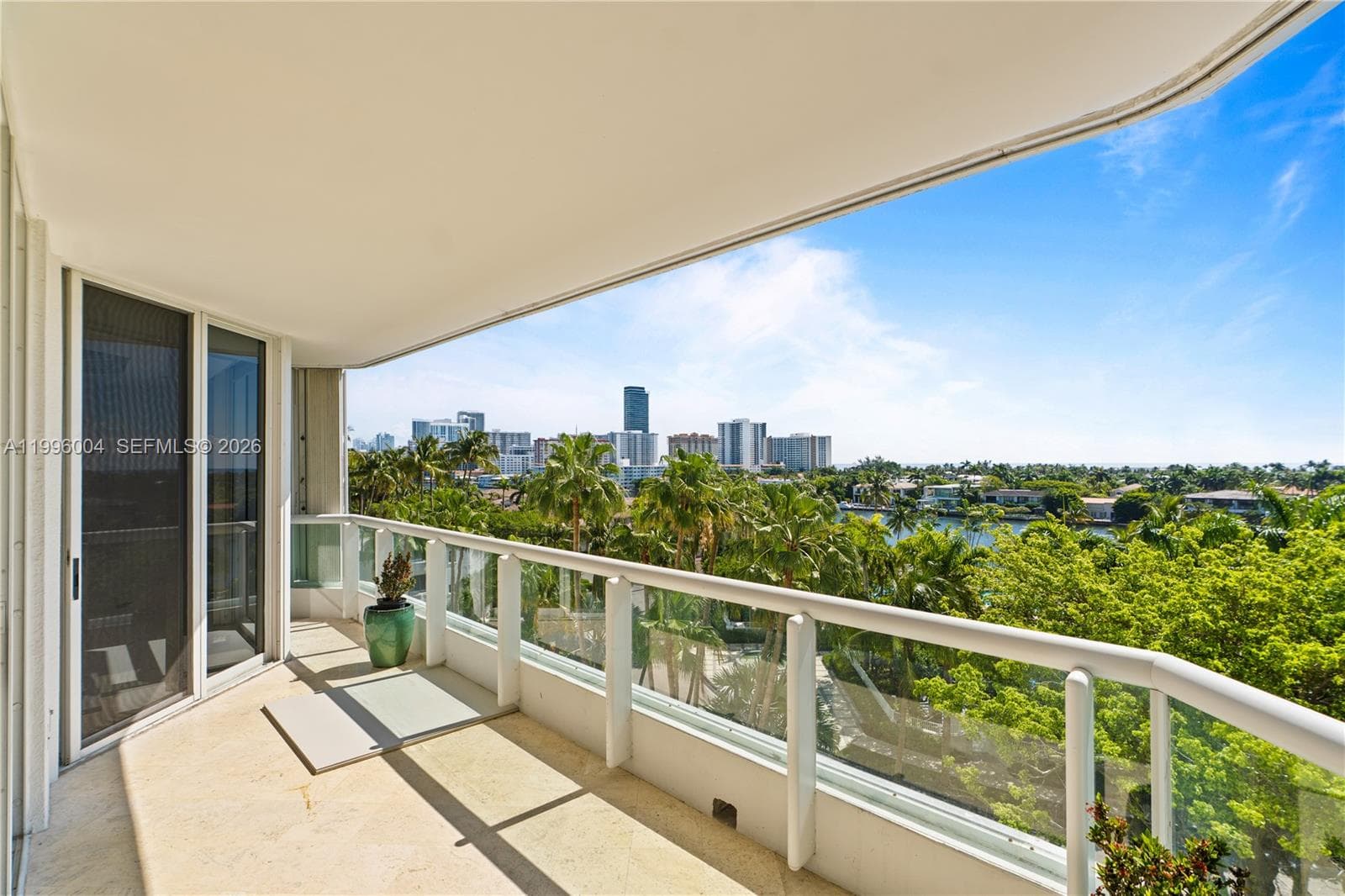 21150 Point Pl 701 photo 23