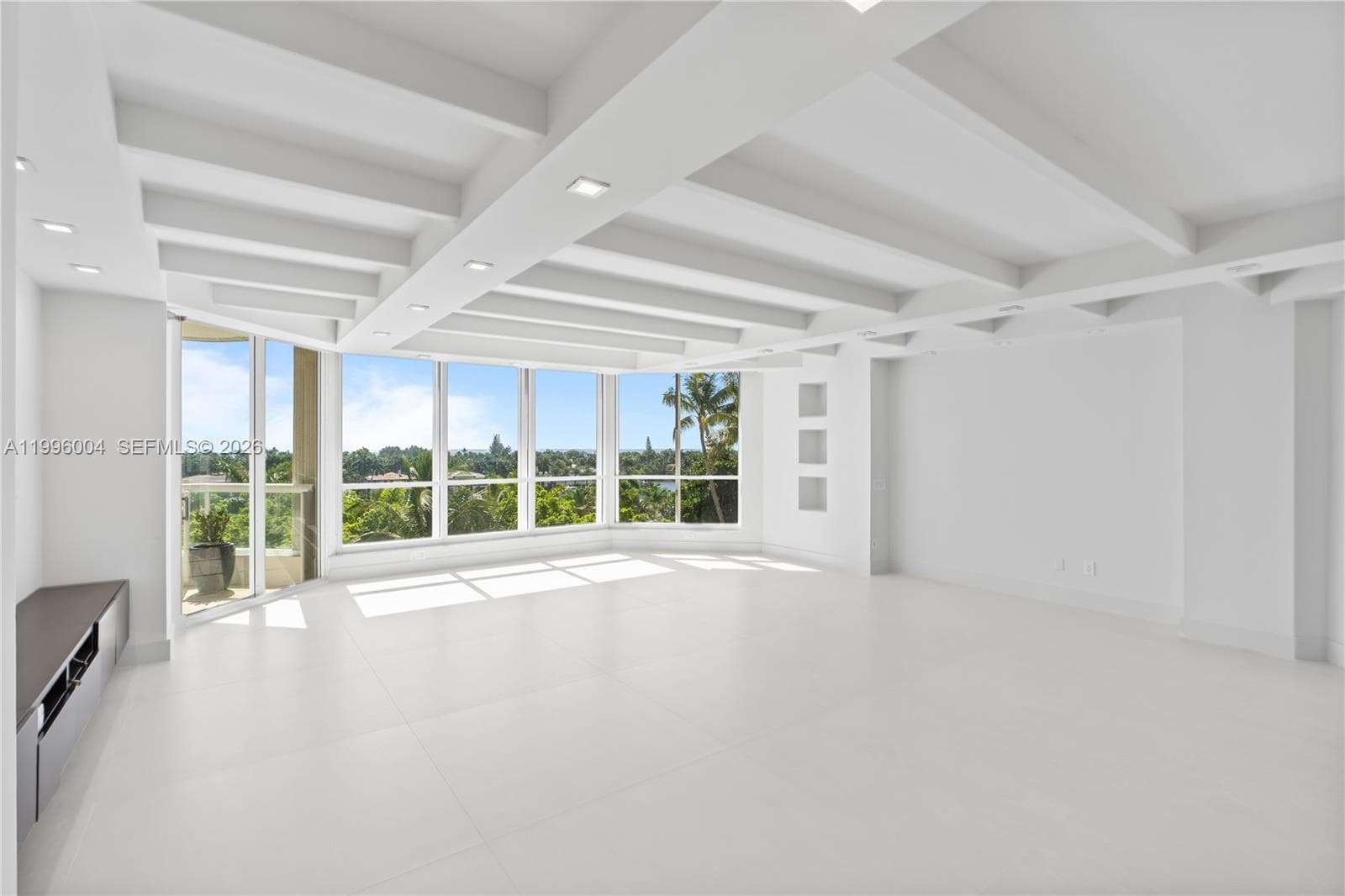 21150 Point Pl 701 photo 2