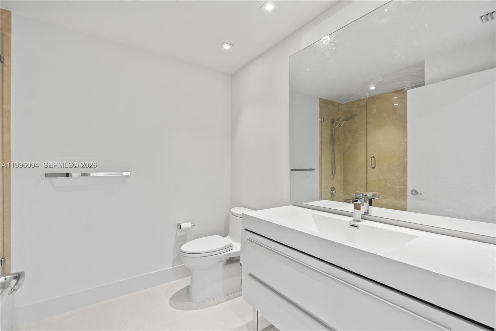 21150 Point Pl 701 photo 12