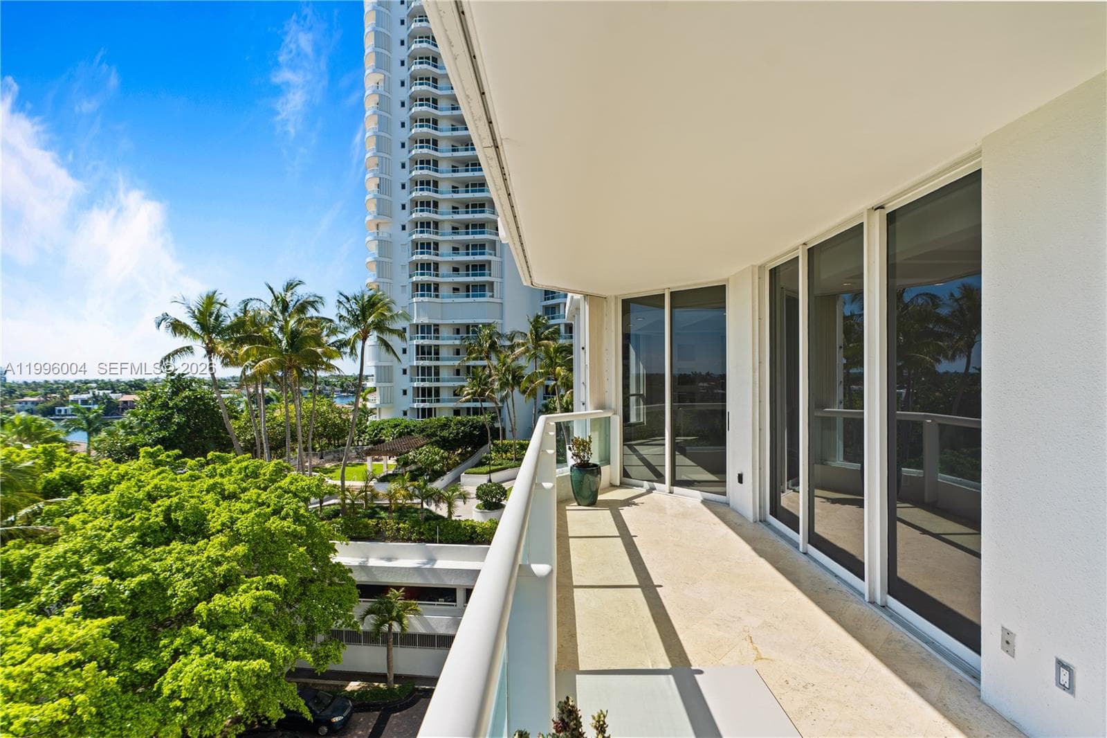 21150 Point Pl 701 photo 22