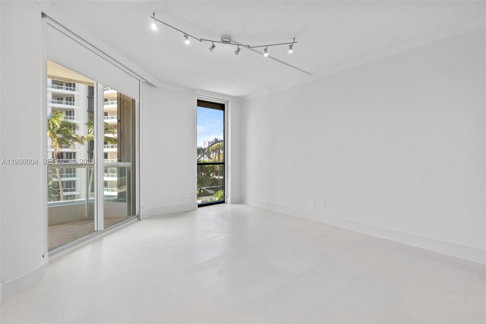 21150 Point Pl 701 photo 20