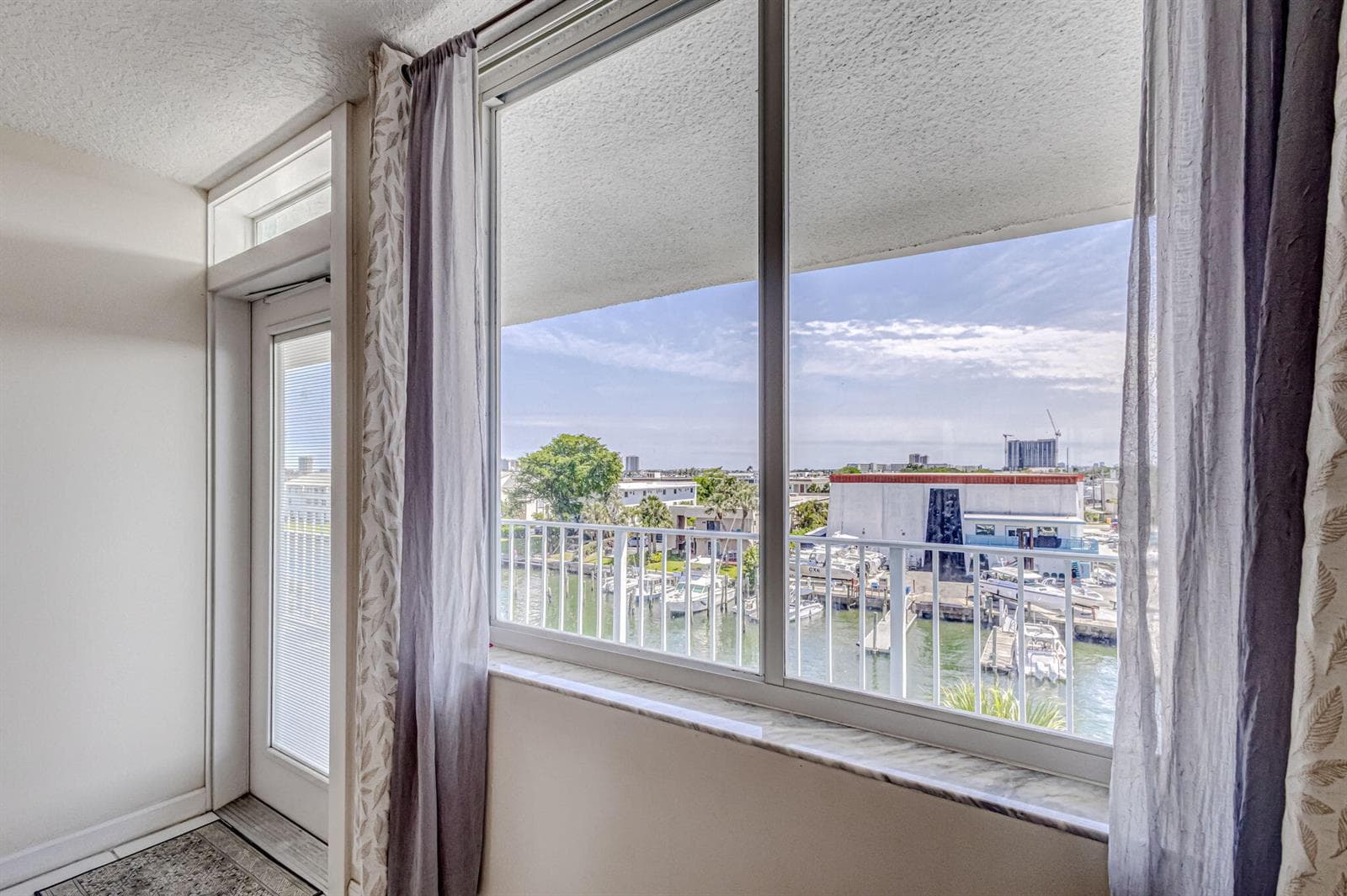 108 Paradise Harbour Boulevard 512 photo 6