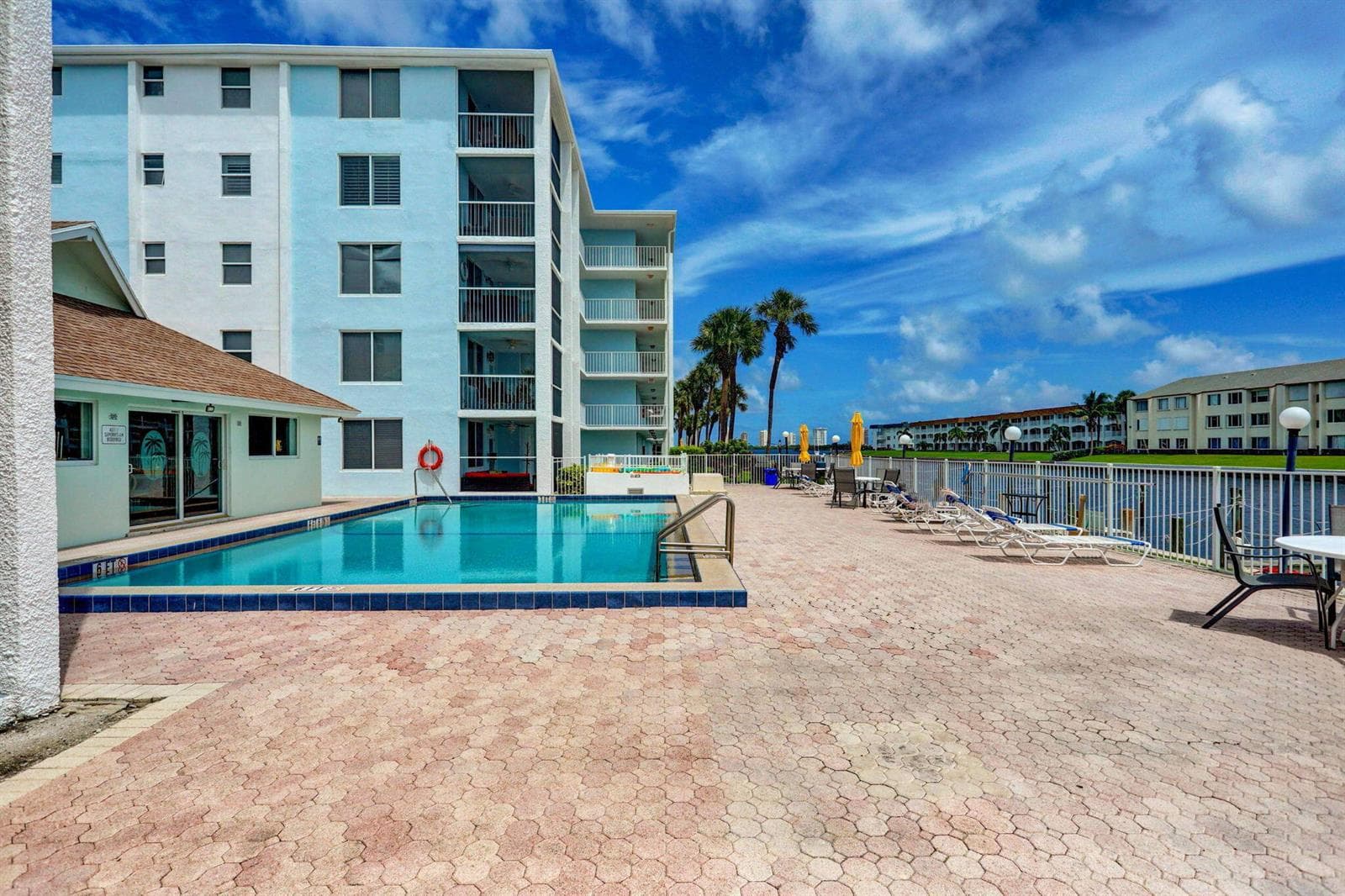 108 Paradise Harbour Boulevard 512 photo 16