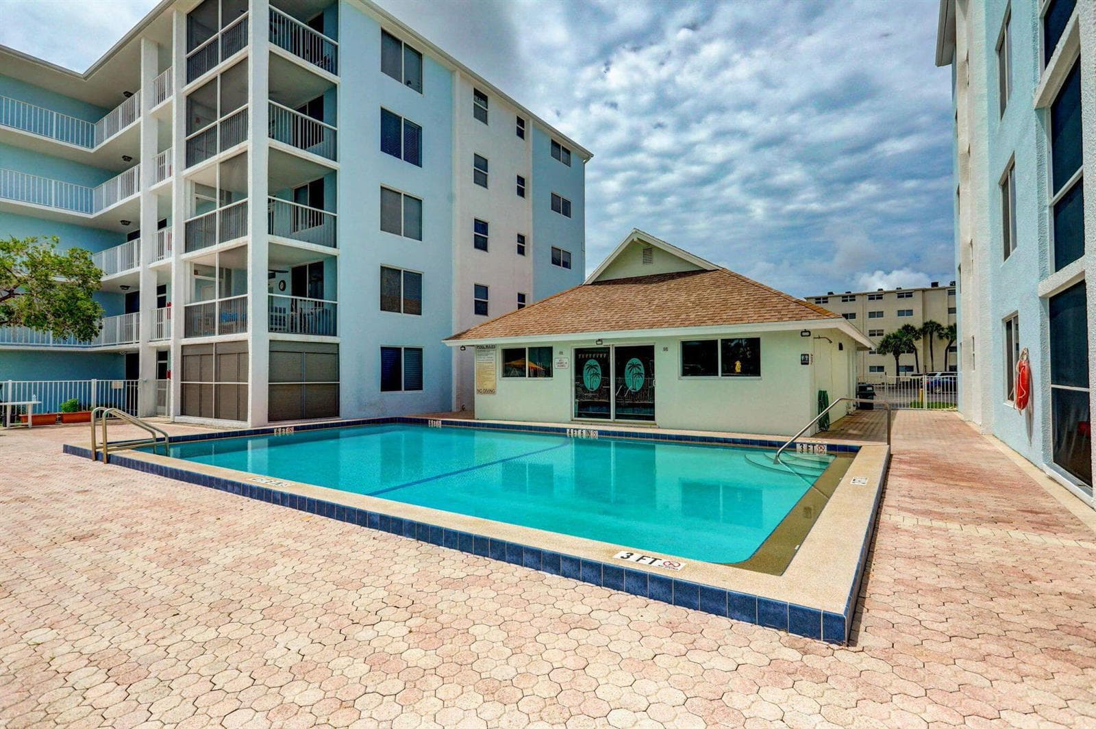 108 Paradise Harbour Boulevard 512 photo 14