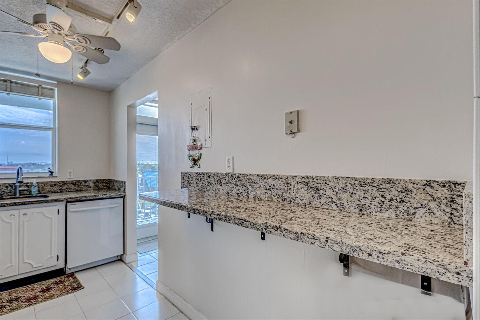 108 Paradise Harbour Boulevard 512 photo 11