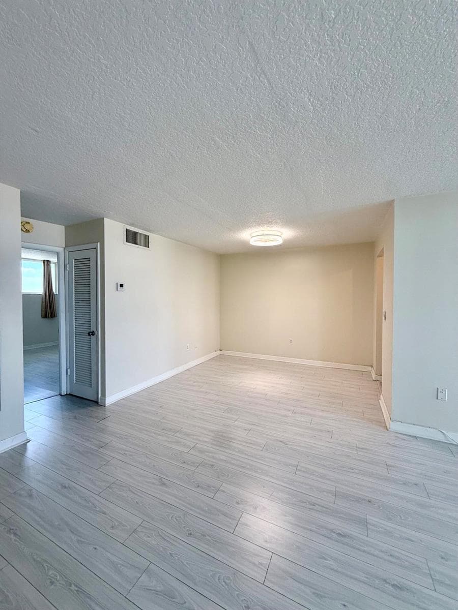 108 Paradise Harbour Boulevard 512 photo 8