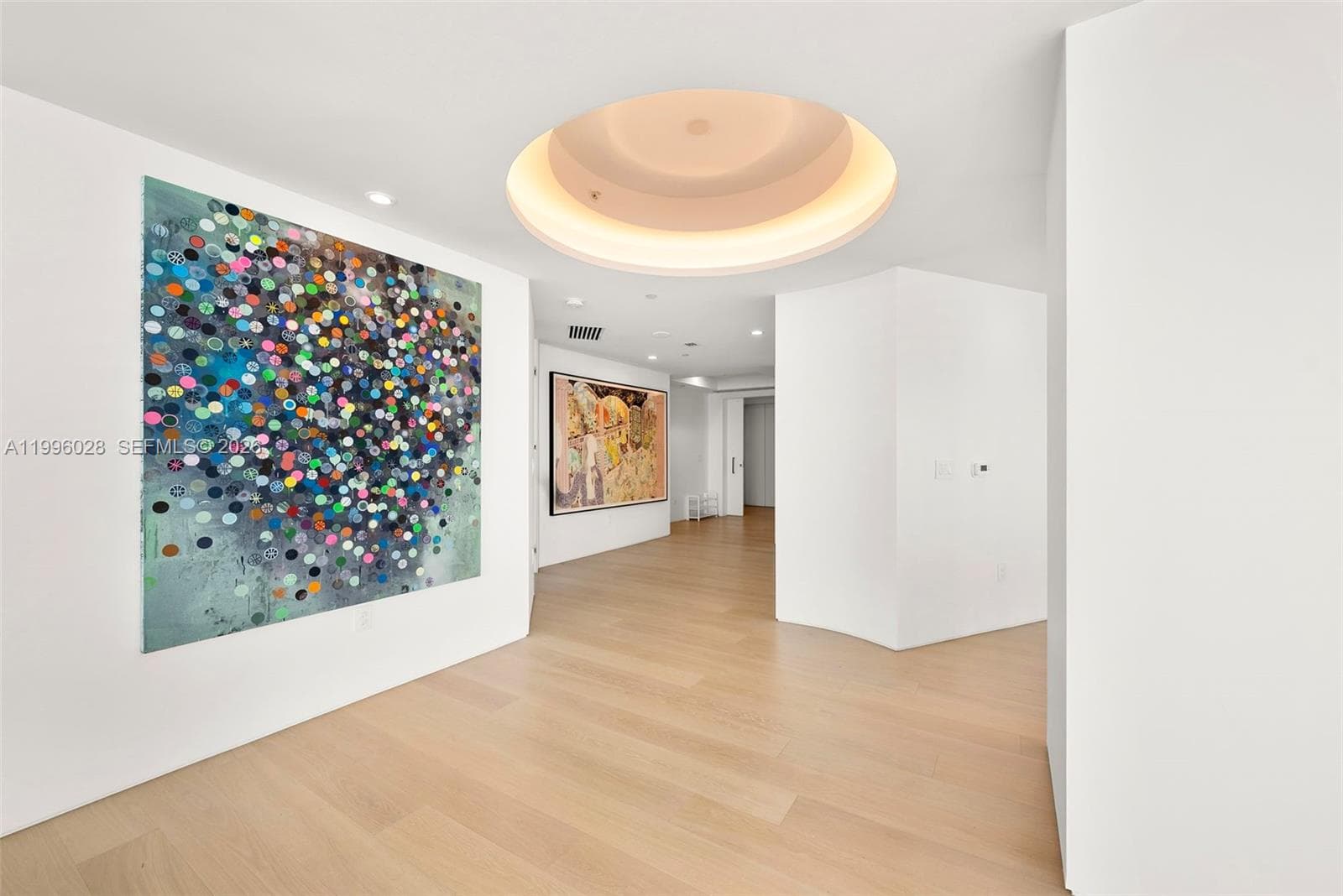 100 Pointe Dr 1906/07 photo 16