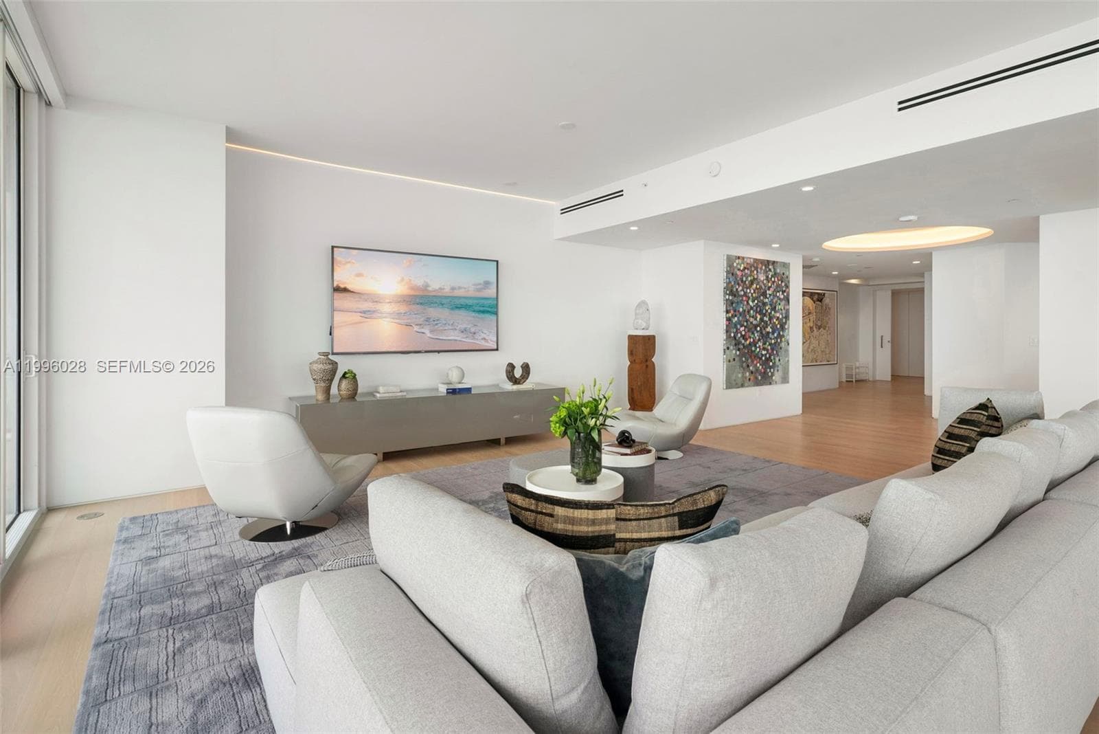 100 Pointe Dr 1906/07 photo 15