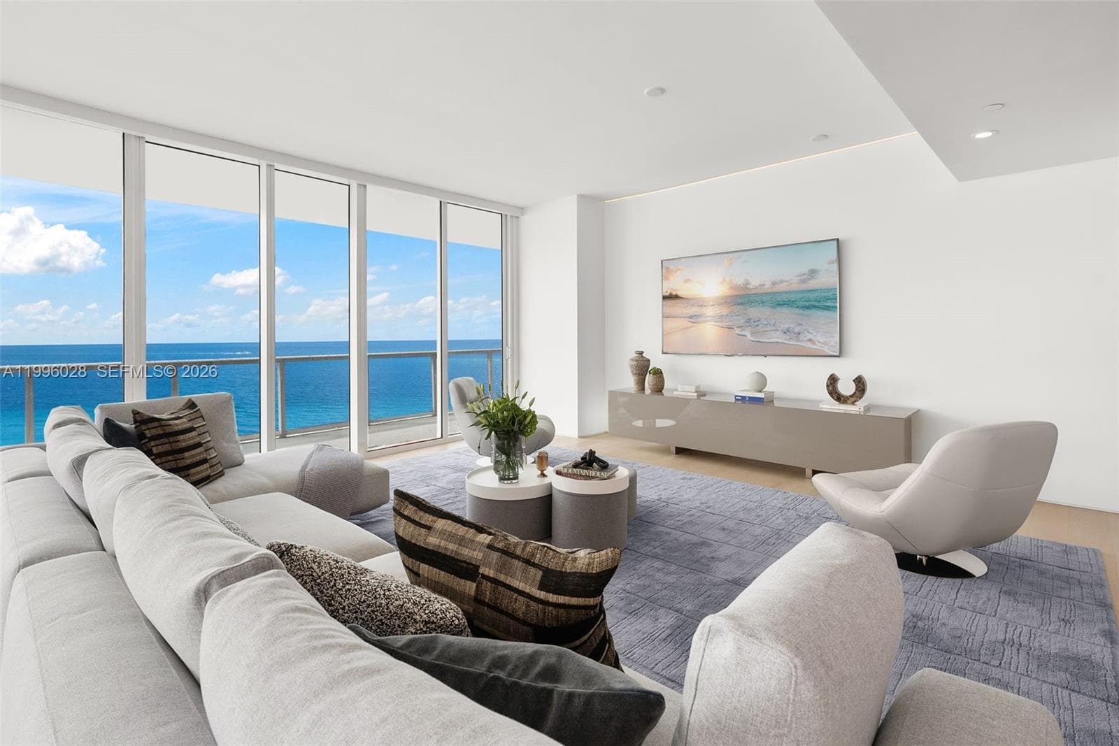 100 Pointe Dr 1906/07 photo 11