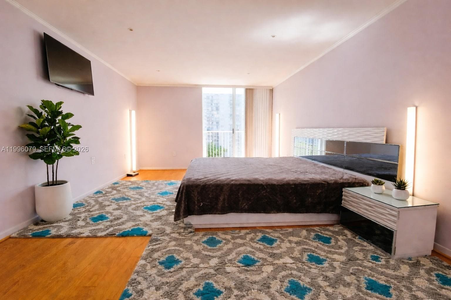 2851 183rd St 906E photo 4