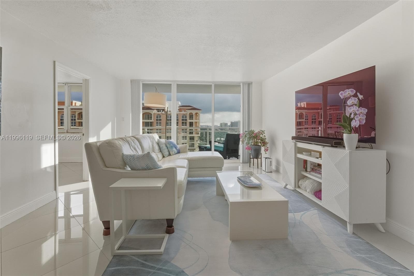 2030 S Ocean Dr 1810 photo 1