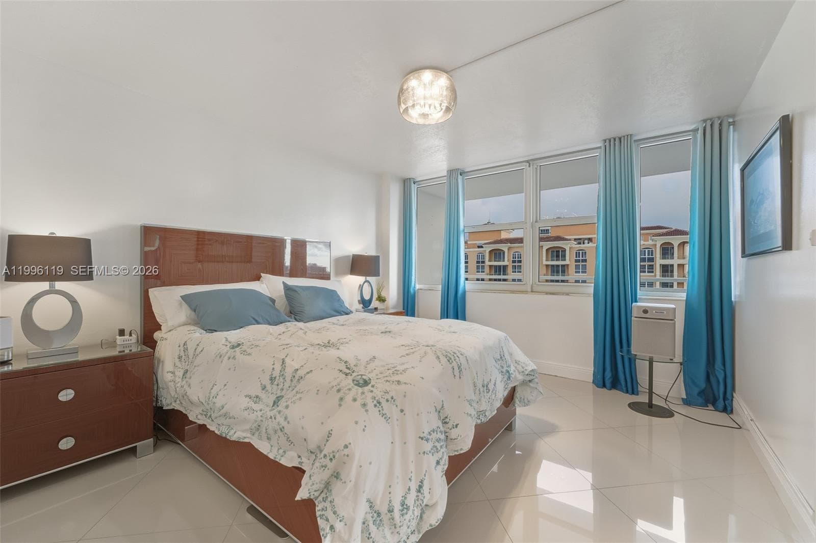 2030 Ocean Dr 1810 photo 8