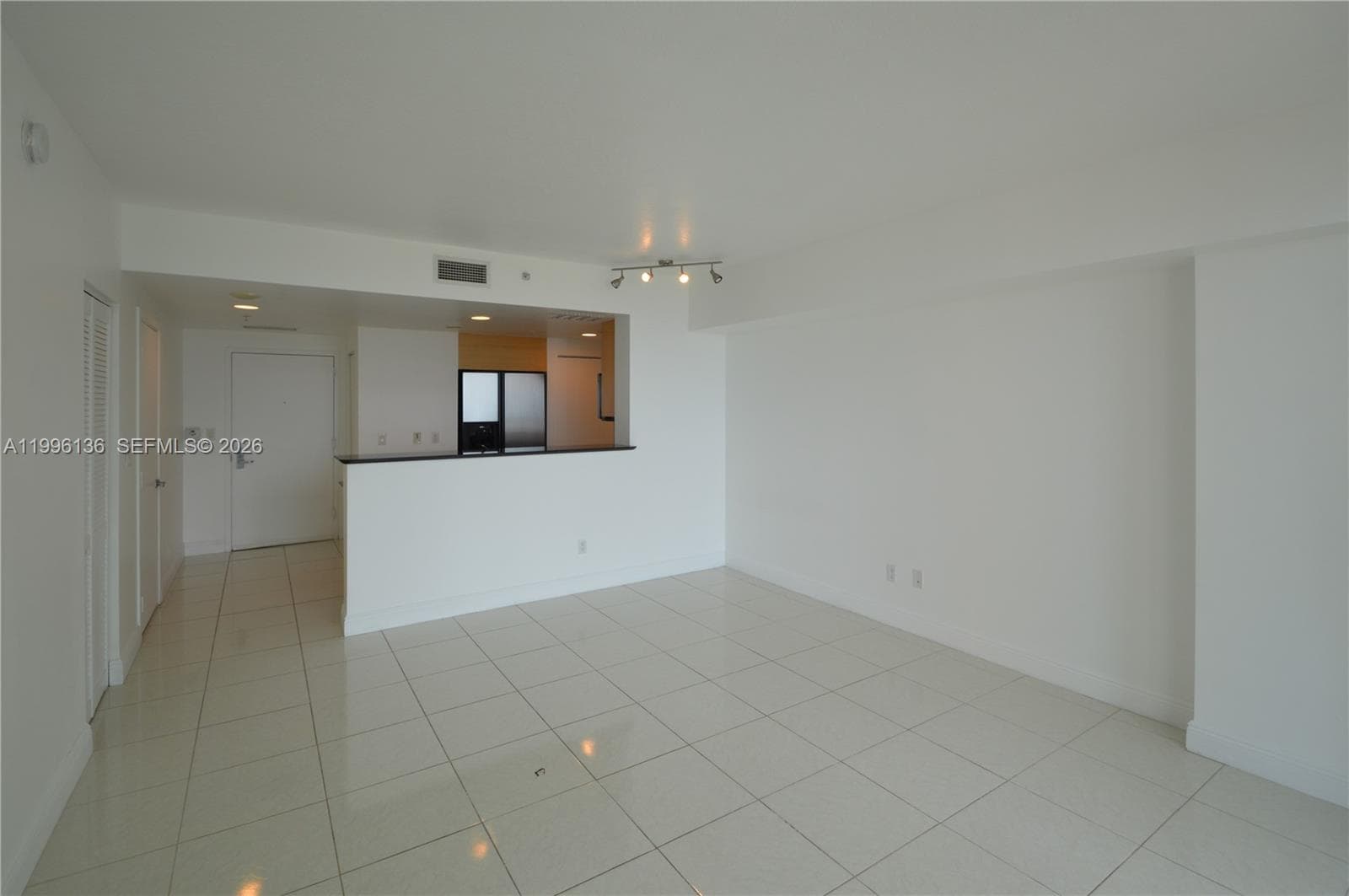 325 Biscayne Blvd 2320 photo 3