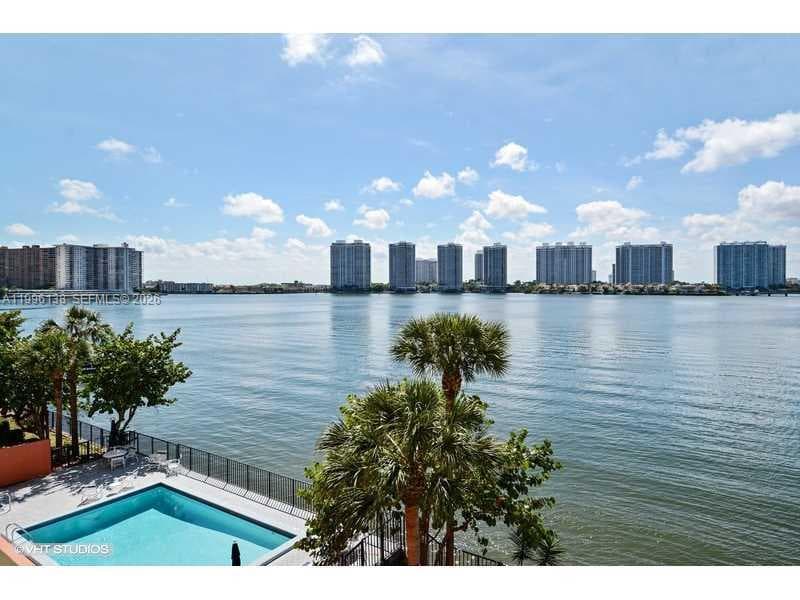 17878 N BAY RD 307 photo 3