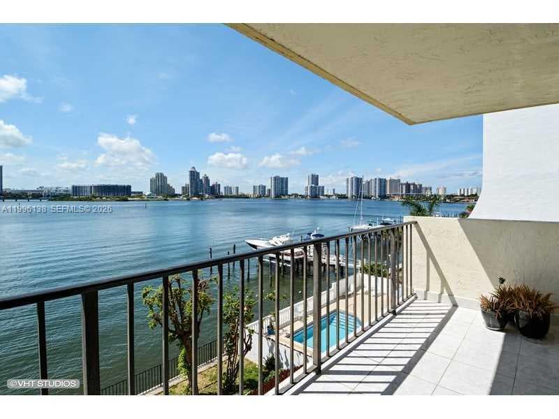 17878 N BAY RD 307 photo 1