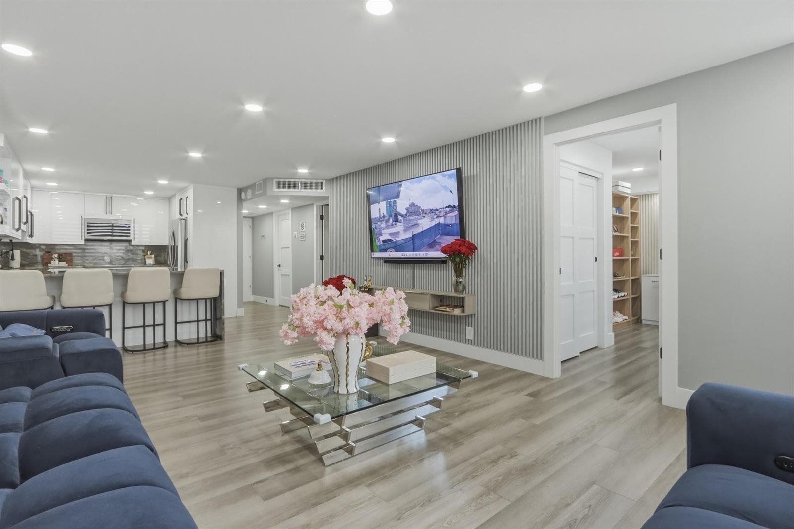 6039 Collins Avenue 609 photo 7
