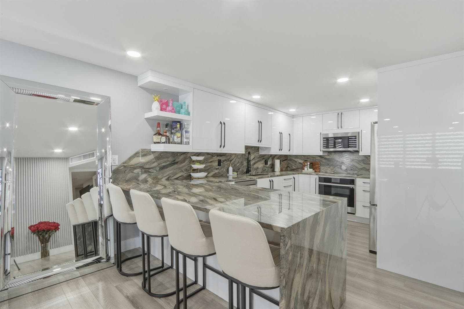 6039 Collins Avenue 609 photo 3
