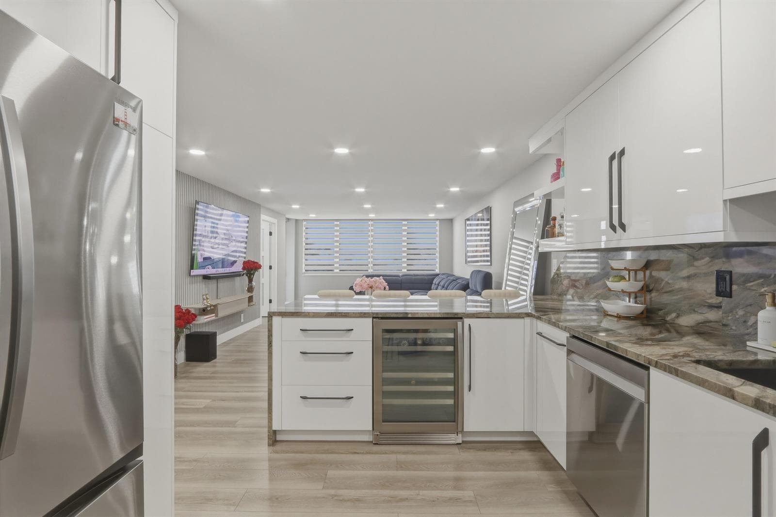 6039 Collins Avenue 609 photo 5
