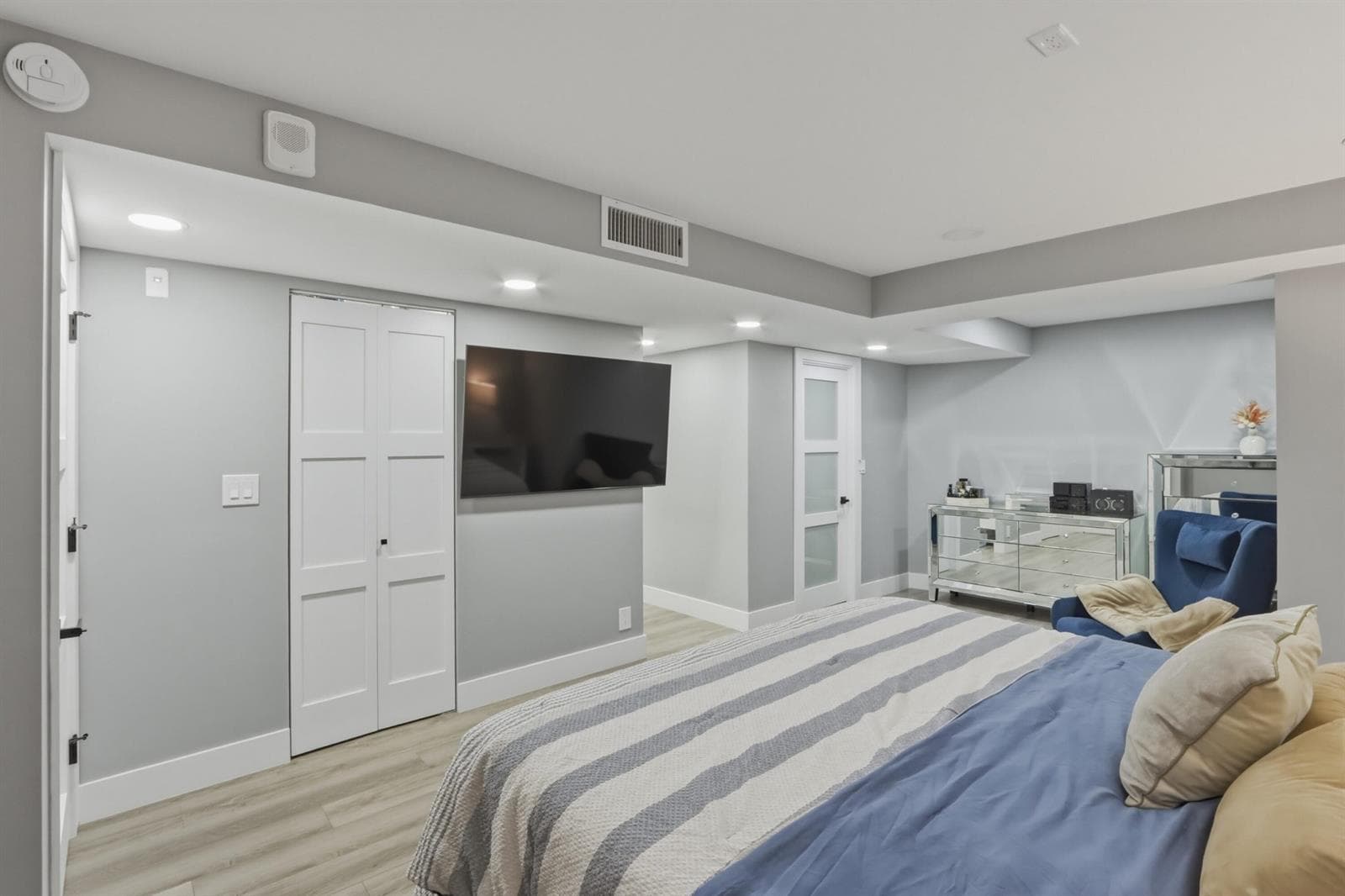 6039 Collins Avenue 609 photo 11