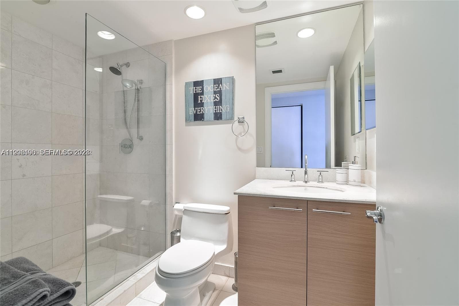 3535 Ocean Dr 1006 photo 21