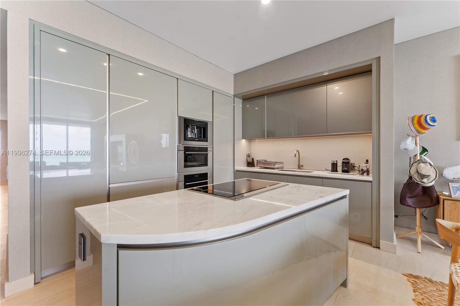 18975 Collins Ave 603 photo 10