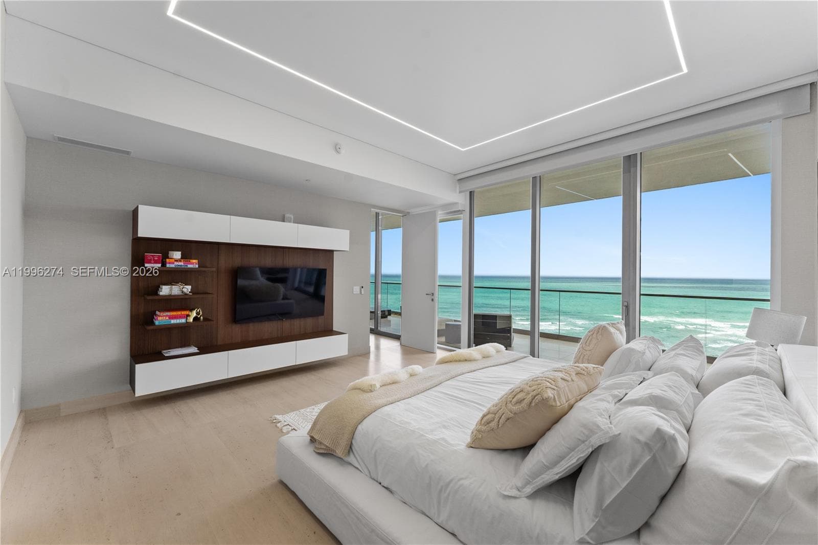 18975 Collins Ave 603 photo 15