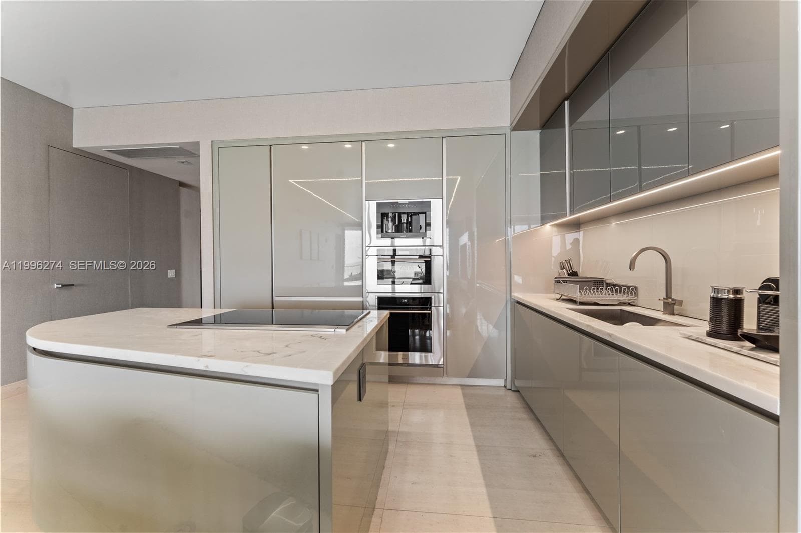 18975 Collins Ave 603 photo 11