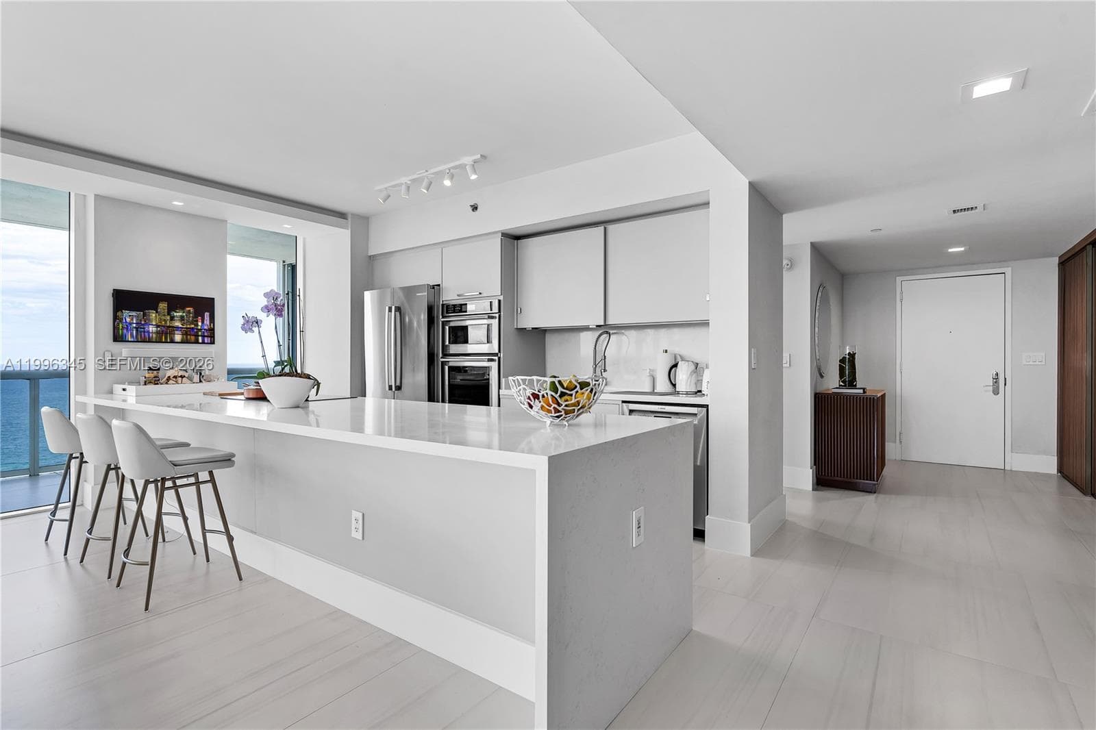 1830 Ocean Dr 1501 photo 7