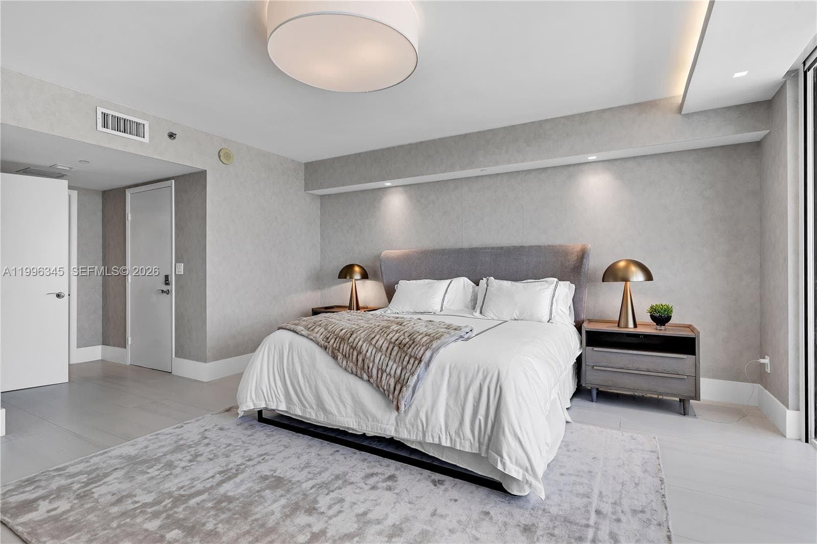 1830 Ocean Dr 1501 photo 19