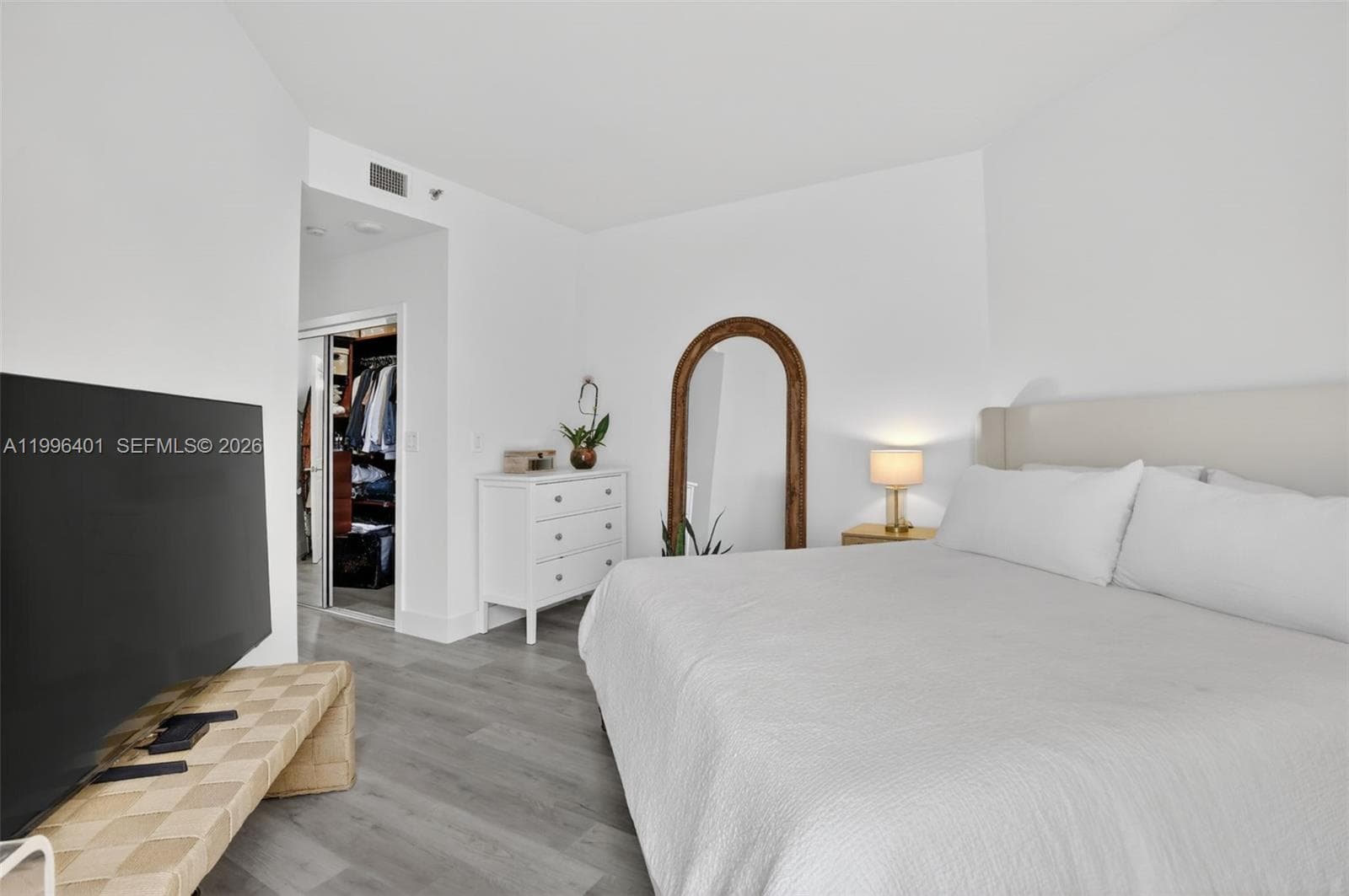 20185 Country Club Dr 204 photo 23