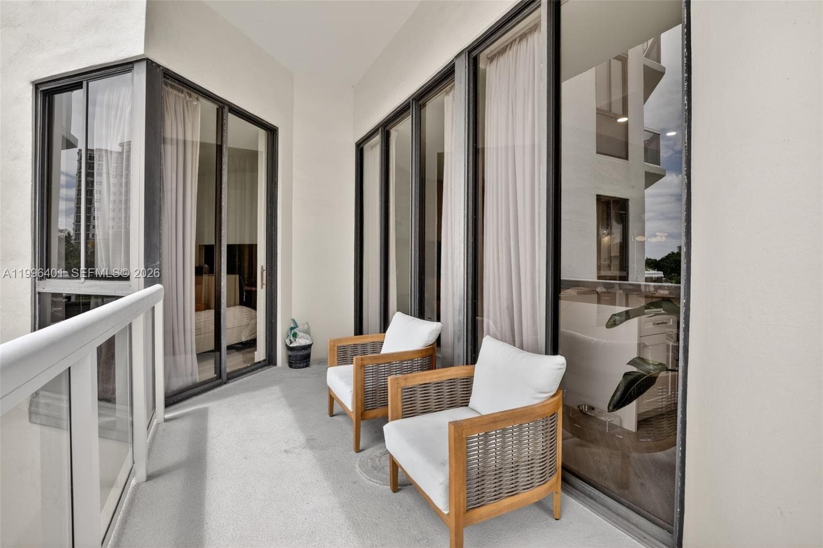 20185 Country Club Dr 204 photo 2