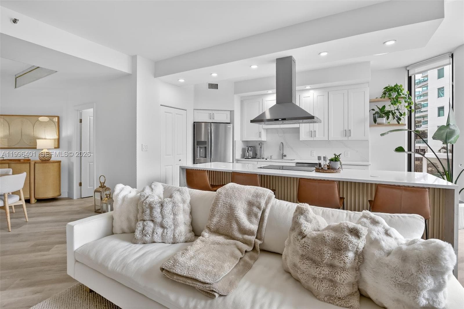 20185 Country Club Dr 204 photo 3