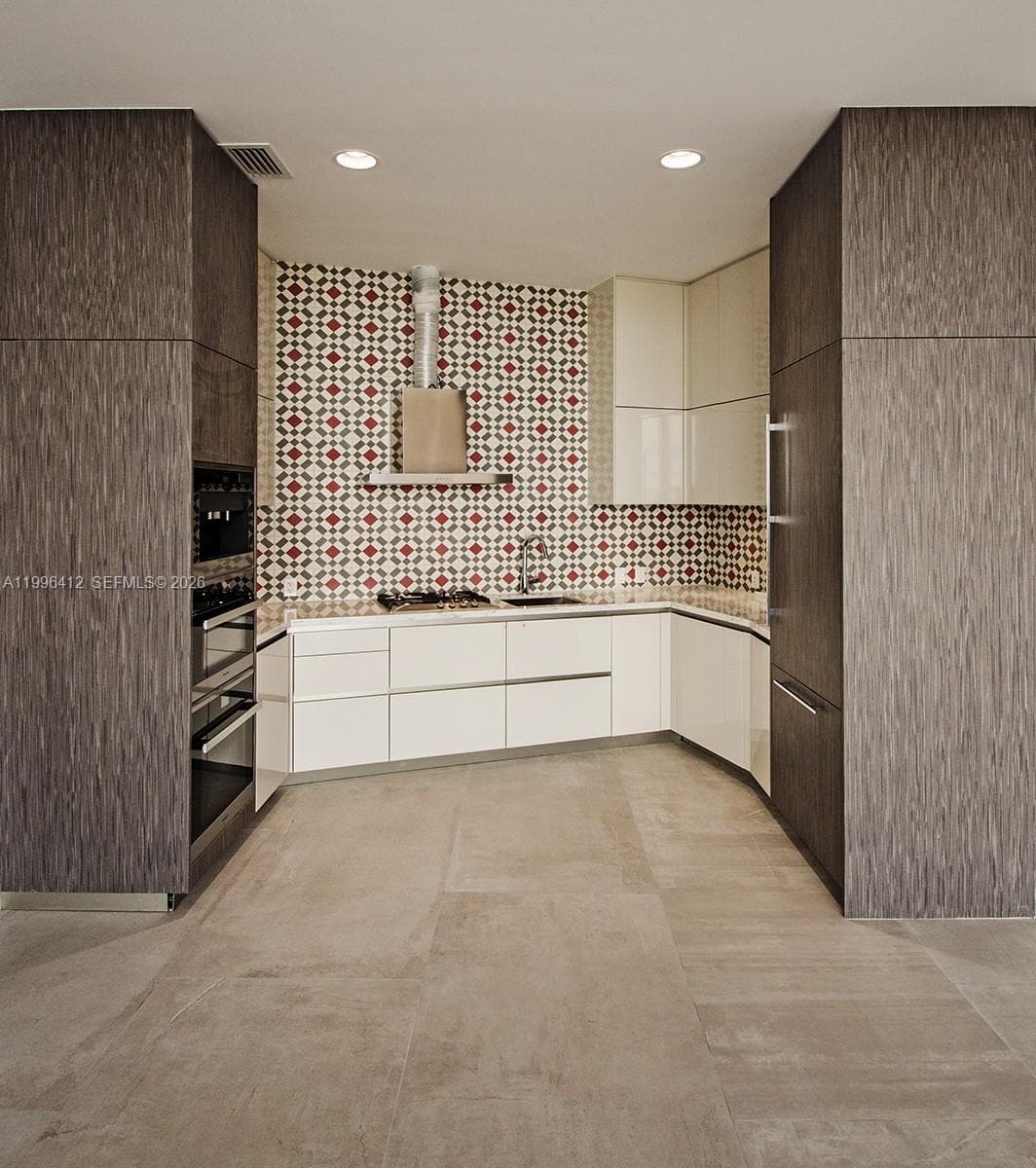 2669 S Bayshore Dr 702-N photo 10