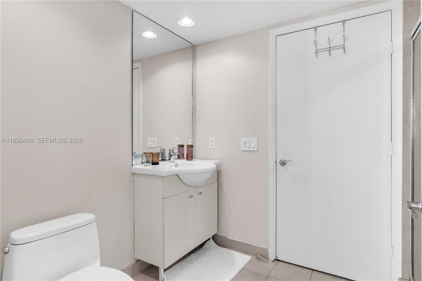 1830 Ocean Dr 2608 photo 25