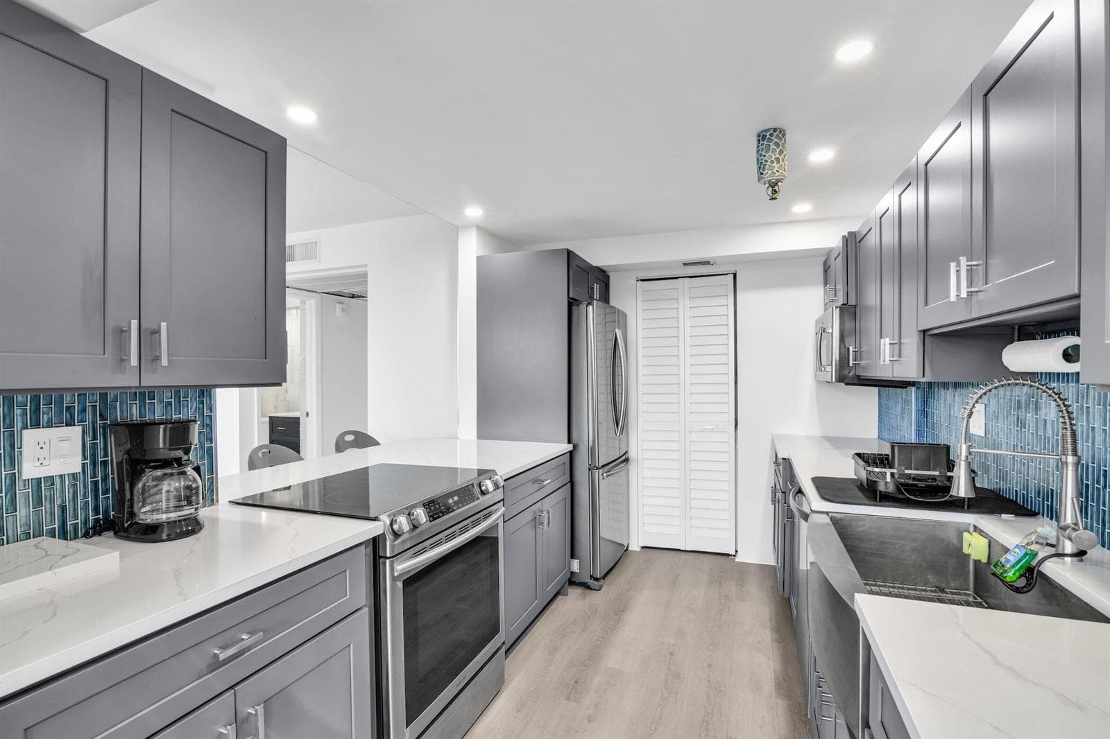 859 Jeffery Street SE 5090 photo 5