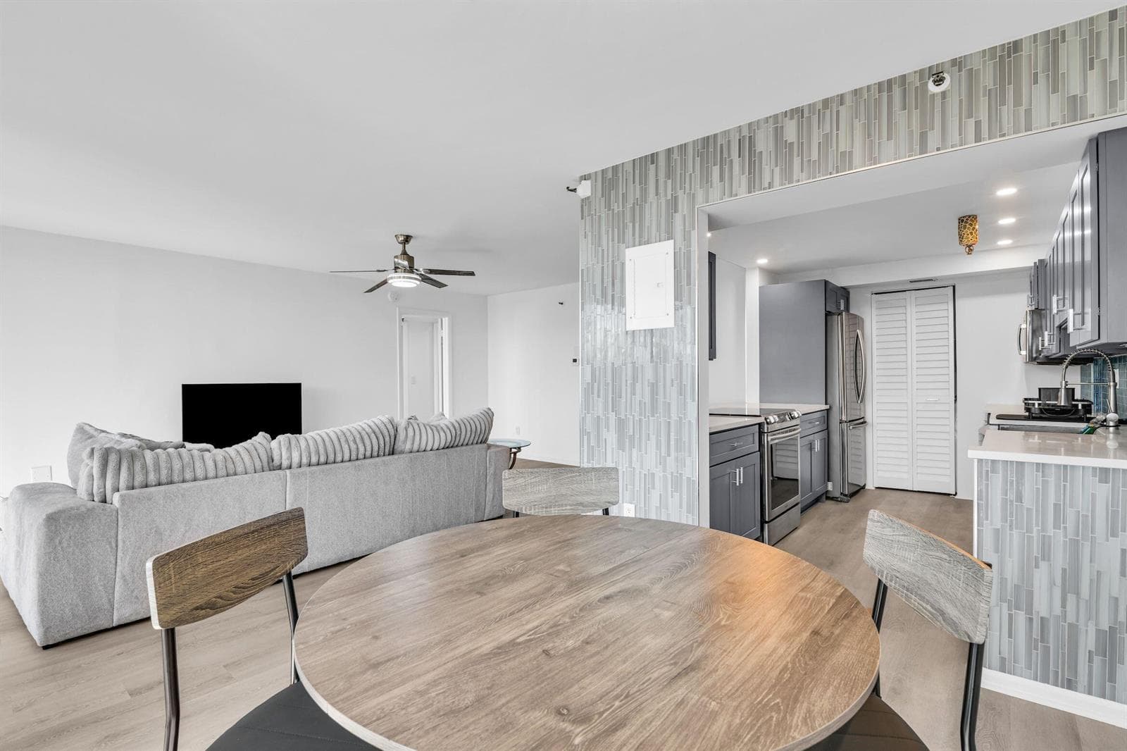 859 Jeffery Street SE 5090 photo 9
