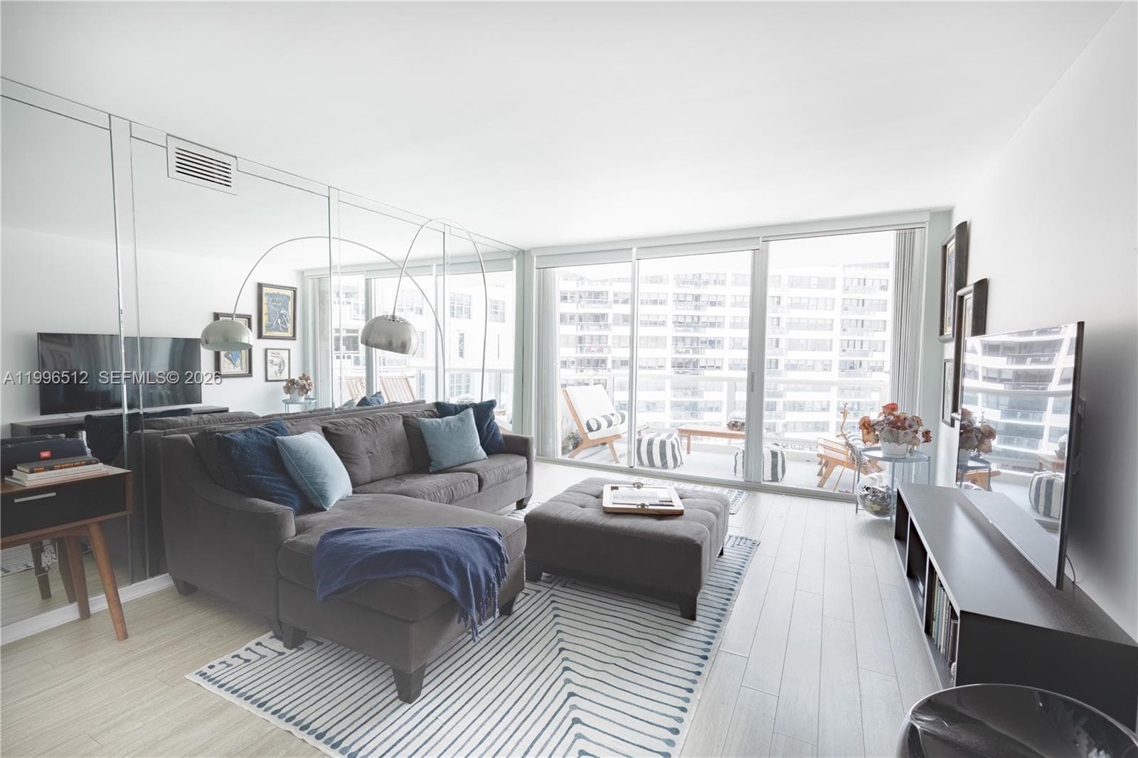 5161 Collins Ave 1102 photo 2