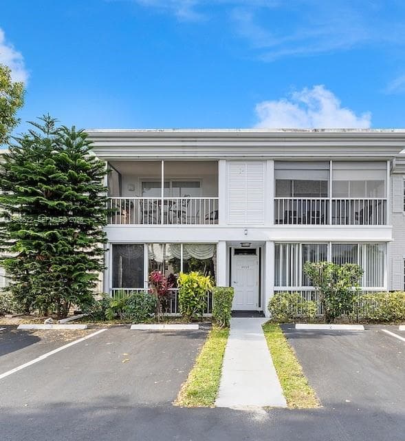 6259 Bay Club Dr 3 photo 1