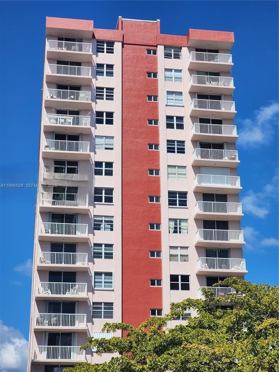 3161 Ocean Dr 809 photo 1
