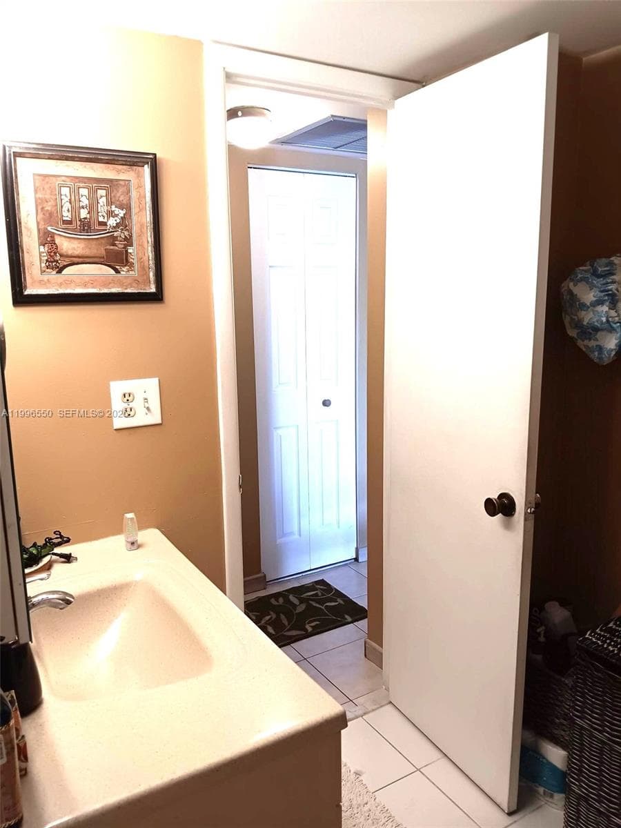 3545 166th St 306 photo 19