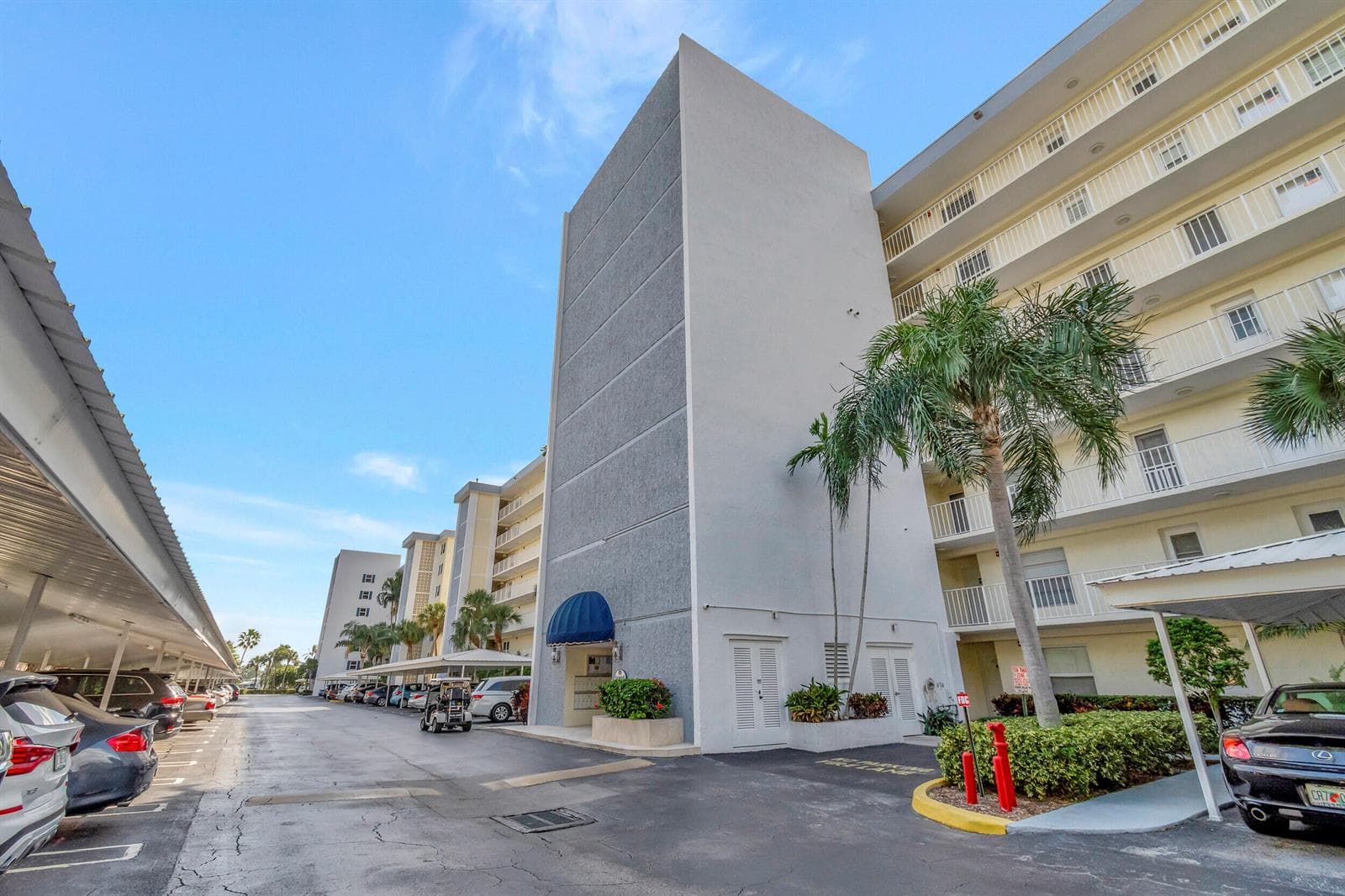 1 Harbourside Drive 4502 photo 1