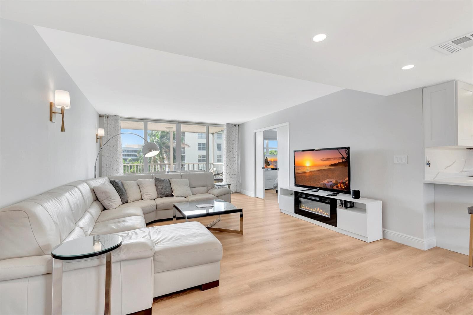 1 Harbourside Drive 4502 photo 15