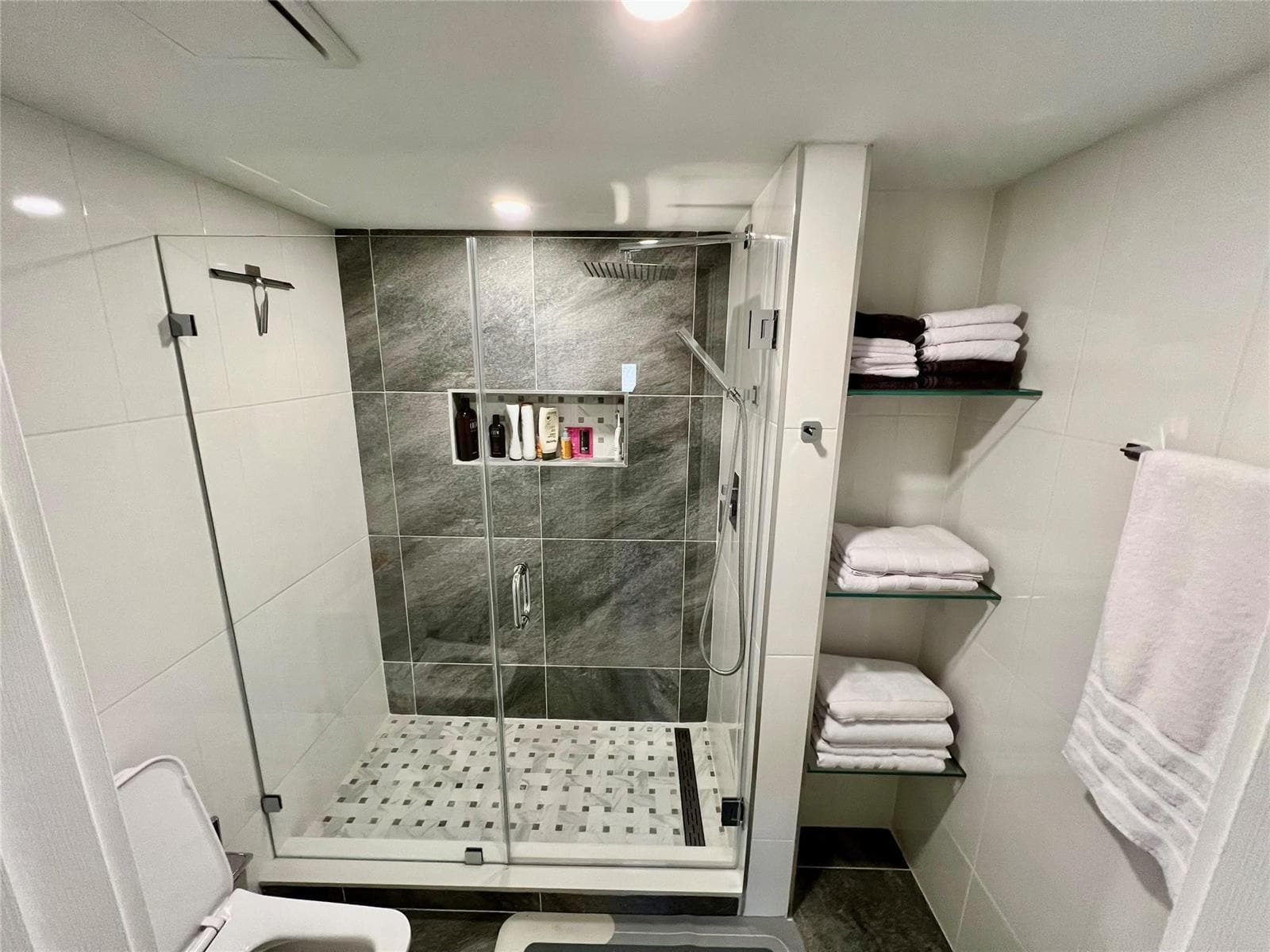 1105 Lake Shore Drive Unit 201 photo 4