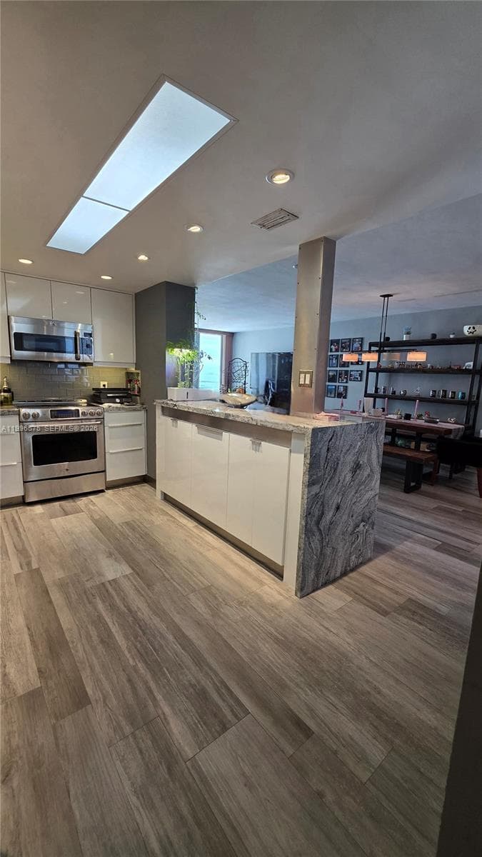 5825 Collins Ave 8J photo 2