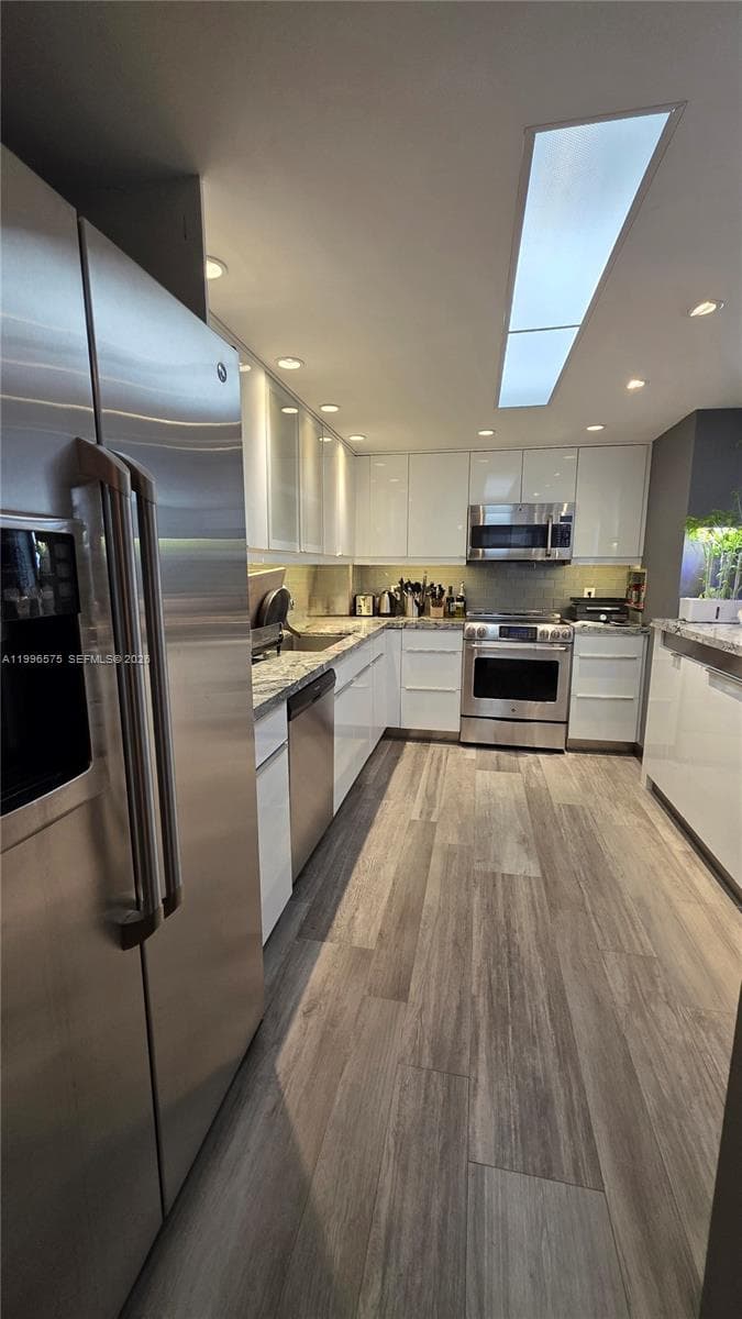 5825 Collins Ave 8J photo 7