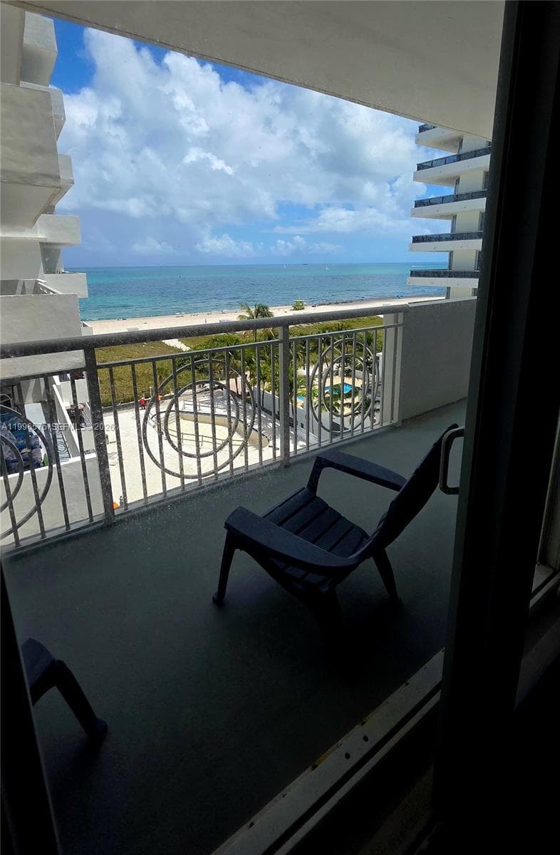 5825 Collins Ave 8J photo 18