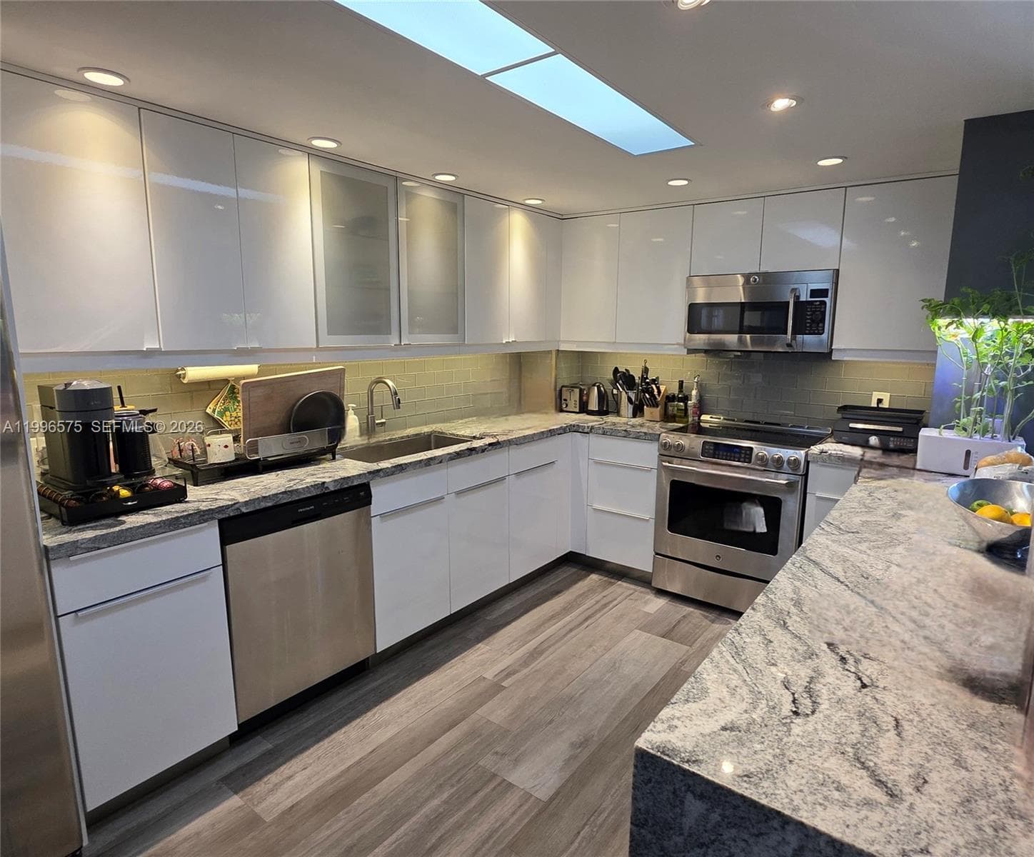 5825 Collins Ave 8J photo 4